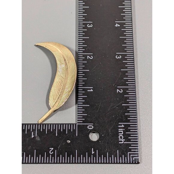 Vintage Set of 3 Gold Tone Ribbed Heart Circle Leaf Pin Brooches - Picture 9 of 11